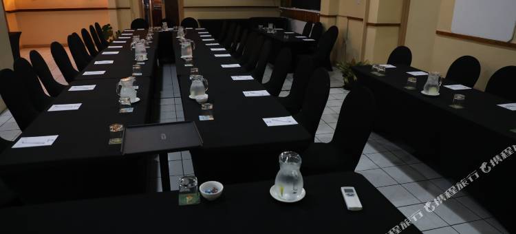 休恩湾酒店(Huon Gulf Hotel & Apartments)图片