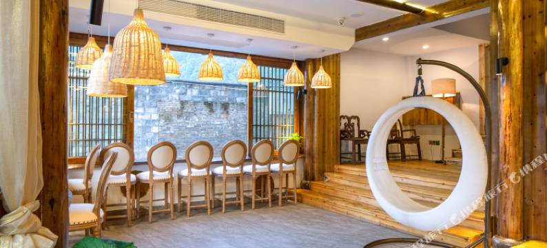 凤凰念赫江景度假民宿图片