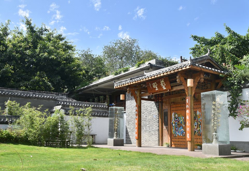 Yishu Hotel Hotel Overview