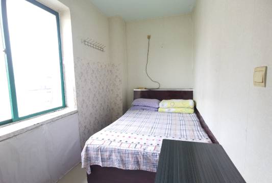 金秋旅店(开发区轻轨站五彩城店)