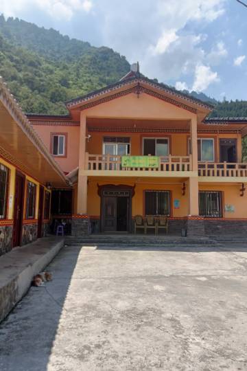 黑竹沟马鞍山客栈峨边|距市中心直线353.