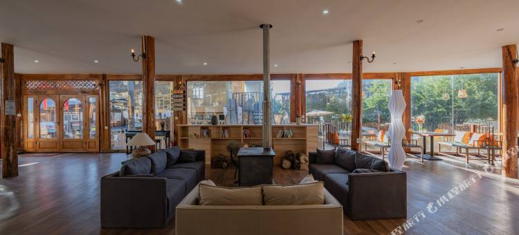 雨崩远方的家二号院(德钦店)图片