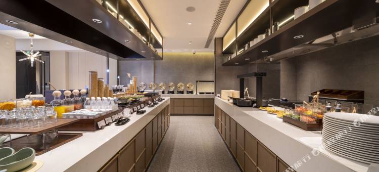 哈尔滨西站城乡路地铁站亚朵酒店图片