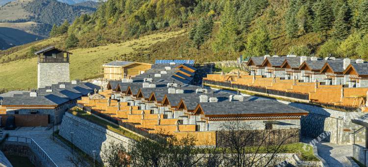 木里长海隐柏酒店图片