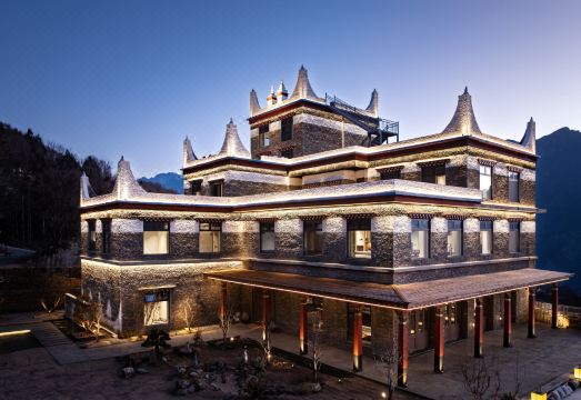 阿若康巴·丹巴甲居庄园