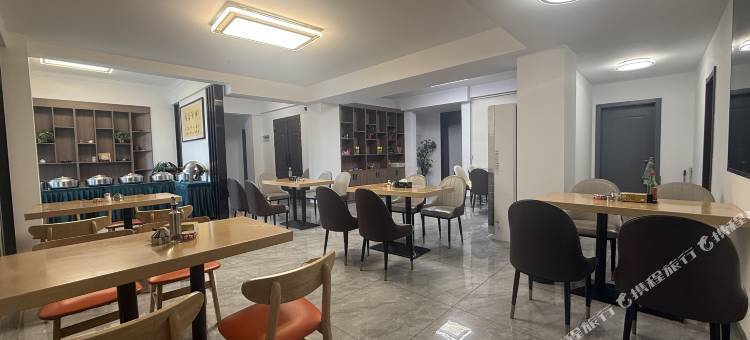曲靖德源酒店 (金麟湾爱情小镇店)图片