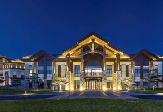 哈尔滨枫叶小镇温泉度假酒店外景图