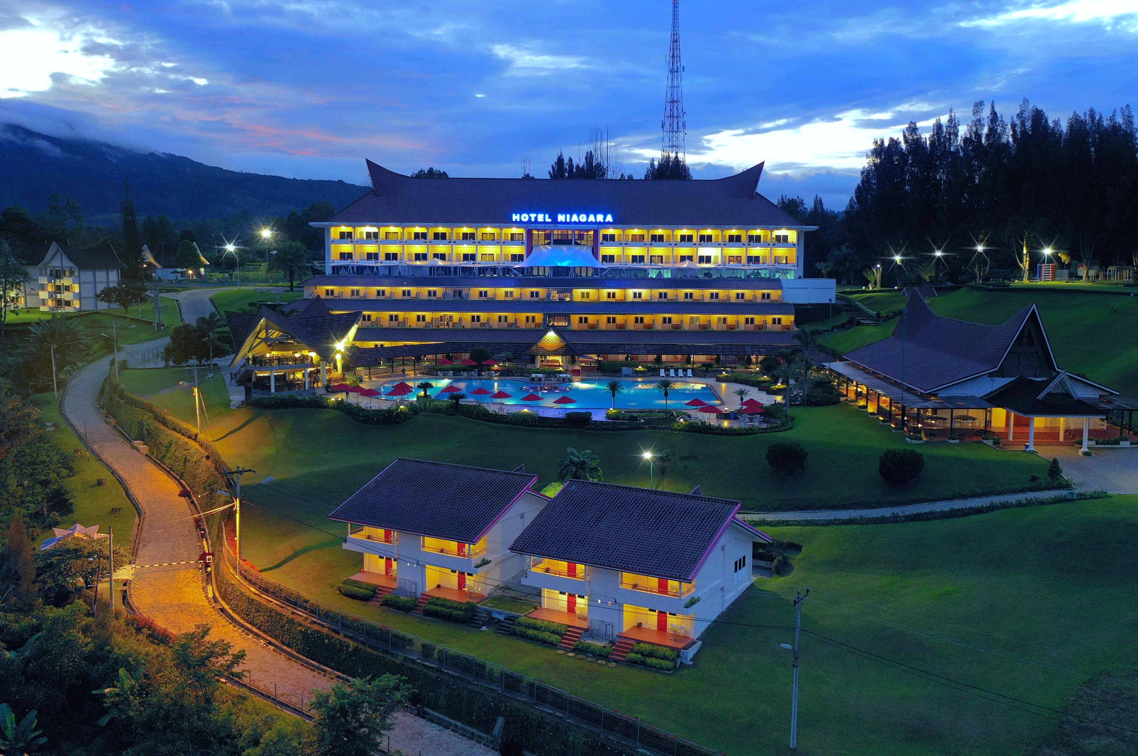 Niagara Hotel Lake Toba & ResortsOver view