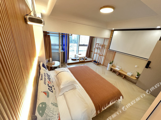 归来居投影自助民宿(临港新天地店)