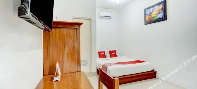 Super OYO 3702 布根维尔民宿伊斯兰旅馆(RedDoorz Syariah at Homestay Bougenville Near Taman Alun-Alun Kota Lamongan)图片