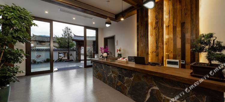 亦间玉尘日照金山店图片