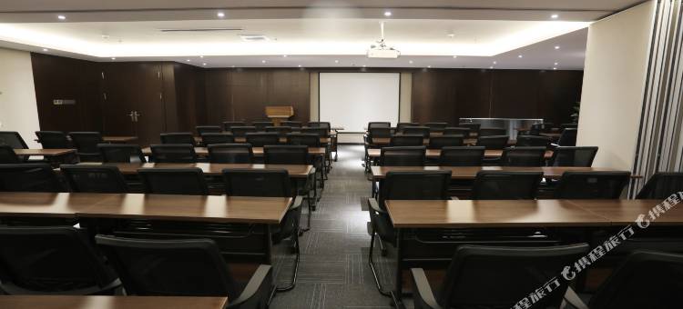 九源酒店(乌鲁木齐高铁站店)图片