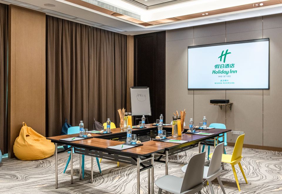 Holiday Inn Wuhan RiverisdeHotel Overview