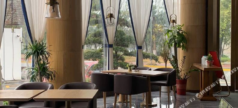 四季湖畔酒店(黄冈师范学院店)图片