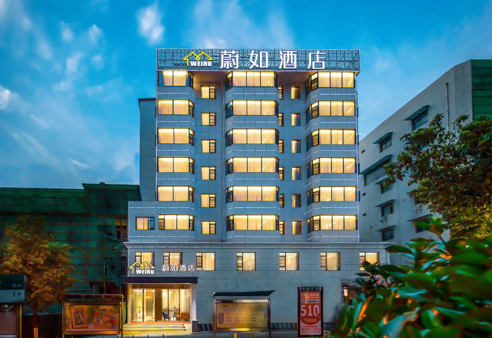  Hotel Overview