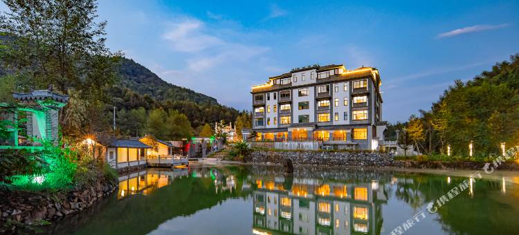 花筑·西越霄龙·孤悬环湖·园林造景·湖心度假庄园(衢州开化店)图片