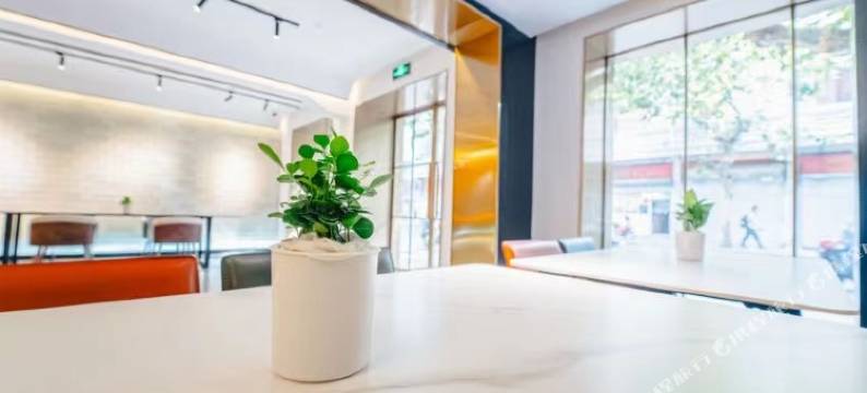 吉泰臻选酒店(上海人民广场地铁站店)图片