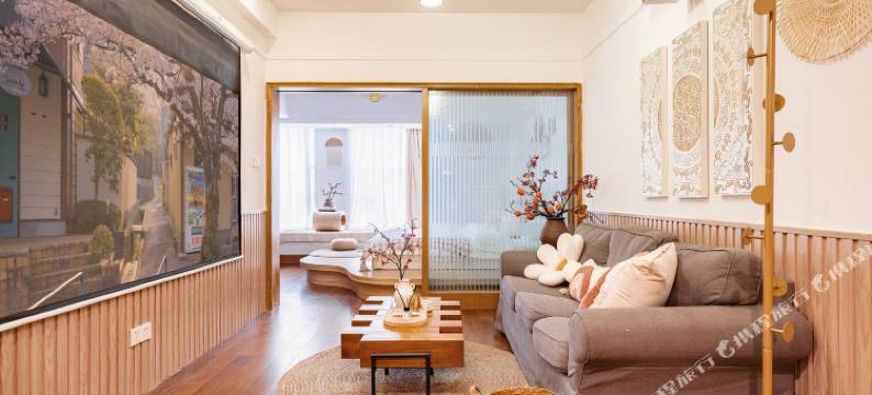 漫漫设计师民宿(观音桥步行街协信中心店)图片