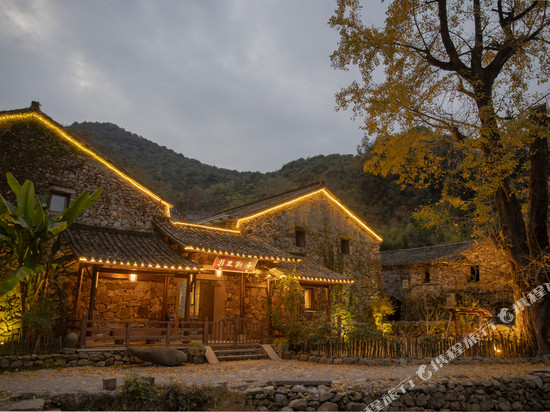 临海杏树里民宿