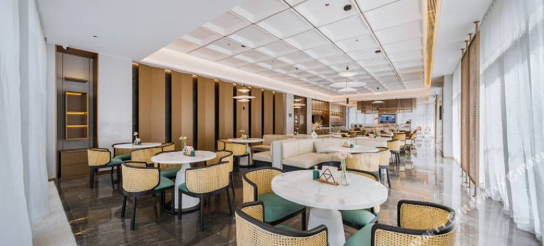 重庆东站长生桥地铁站亚朵酒店图片