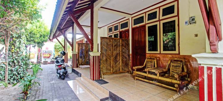 O酒店洛斯门查贝梅拉-近阿尔法玛特宾塔罗(Hotel O Losmen Tjabe Merah Near Alfamart Bintaro)图片