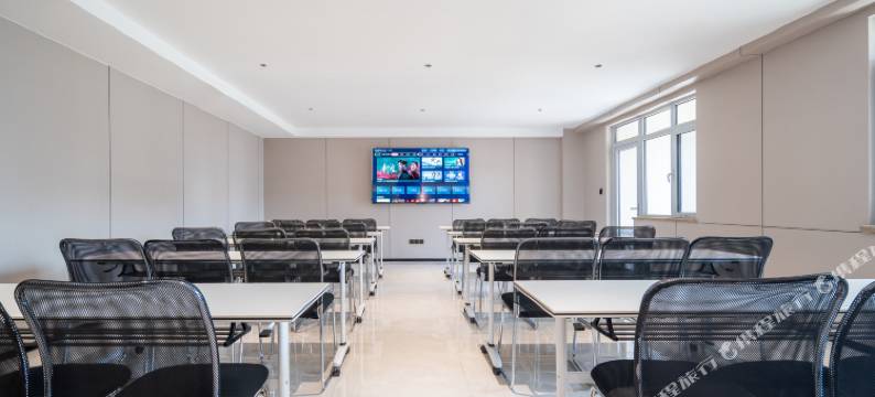 睿柏假日酒店(日照大学城安泰国际广场店)图片