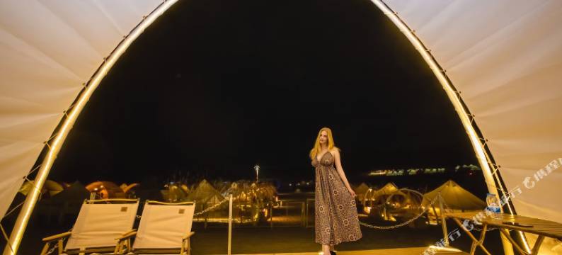 敦煌鸣沙山国际沙漠露营基地图片