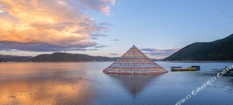 帛海云语丨山水之镜聆感森氧度假庄园Villa(纳帕海店)图片