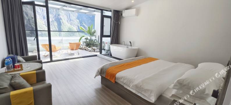 虎跳峡峡山意境民宿图片