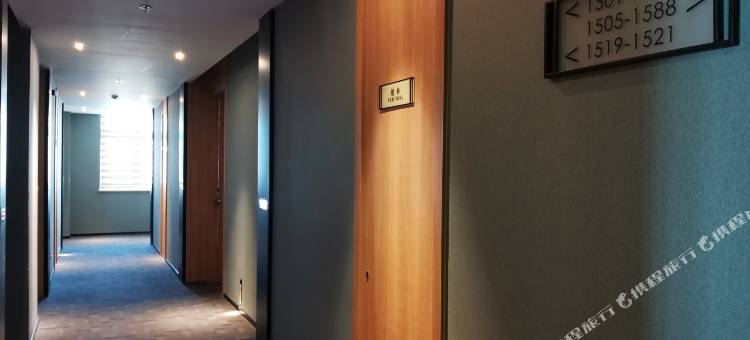 上海浦东中心万枫酒店图片