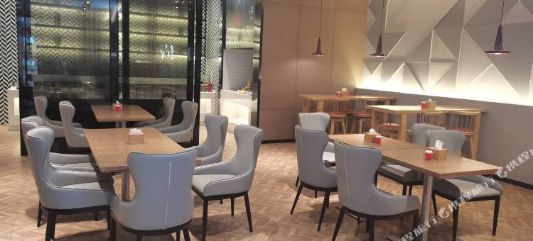 柏曼酒店(中山古镇华艺广场轻轨站店)图片