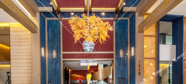 稻城亚丁来麓岷山饭店图片