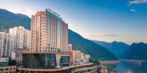 巴東東聖九州國際大酒店(長江大橋巫峽口景區店)