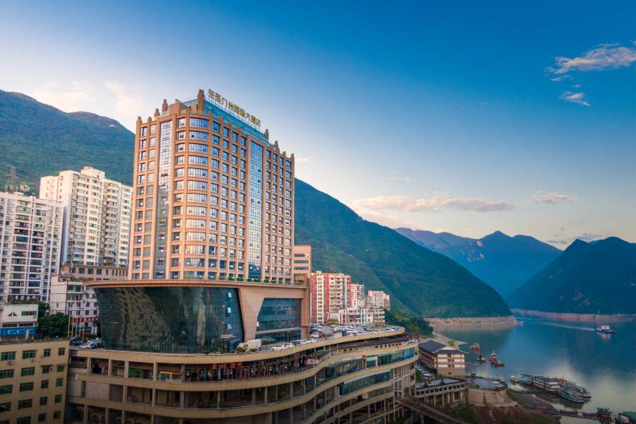巴東東聖九州國際大酒店(長江大橋巫峽口景區店)