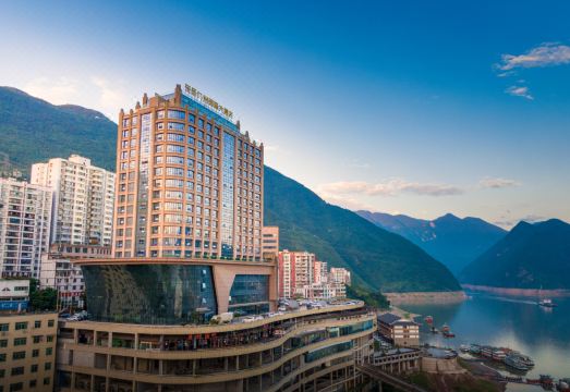 巴东东圣九州国际大酒店（长江大桥巫峡口景区店）外景图