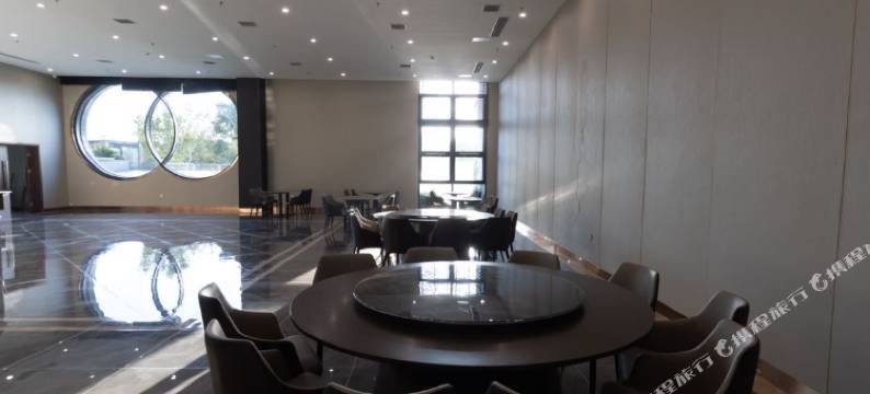 青岛胶州富华豪生酒店(胶东机场少海国家湿地公园店)图片