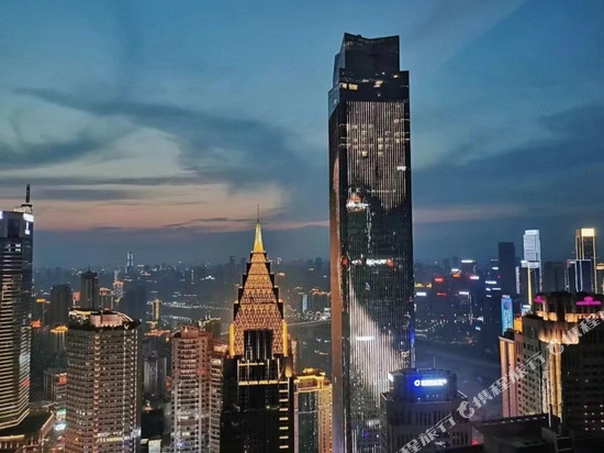 YIAN伊岸高空江景酒店(重庆解放碑云端之眼店))