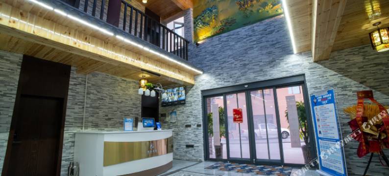 辰业酒店(七彩丹霞景区店)图片