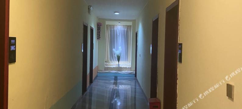 布觉精品民宿(稻城亚景区游客中心店)图片