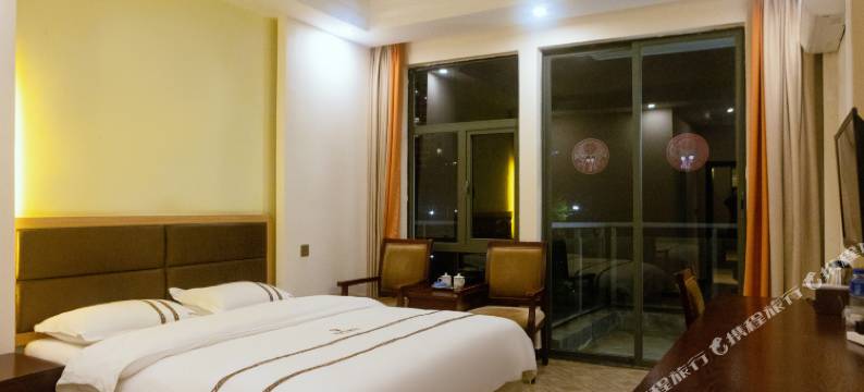 罗平湖畔酒店图片