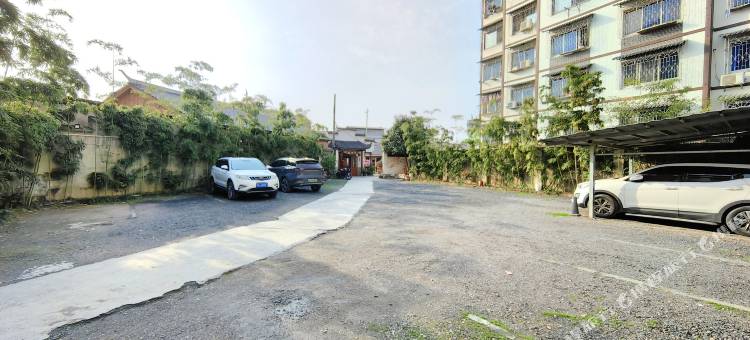 张家界闲山甲居(天门山索道店)图片