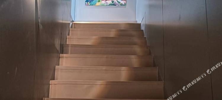 半云端青年旅舍(河北博物院北国商城店)图片