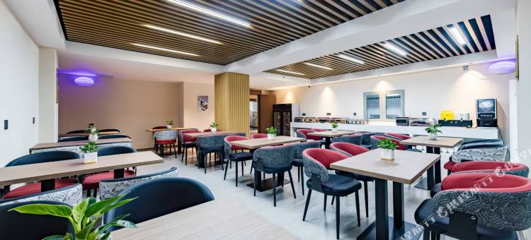 泊纳荟舍国际酒店(盈湖公园店)图片