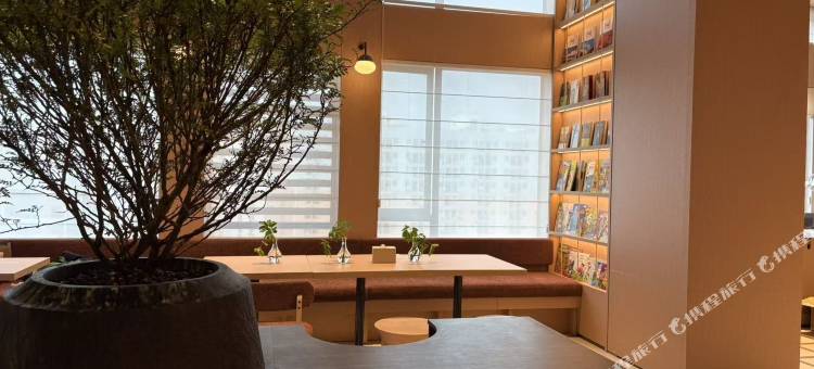 悦熊酒店(南宁青秀区龙湖天街店)图片
