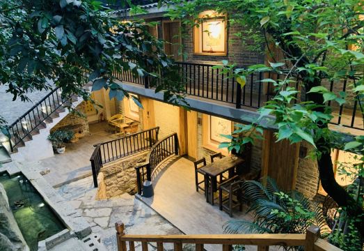 Long lnn Hotel Overview