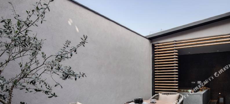 SFEEL设计师酒店(乐山张公桥美食街店)图片