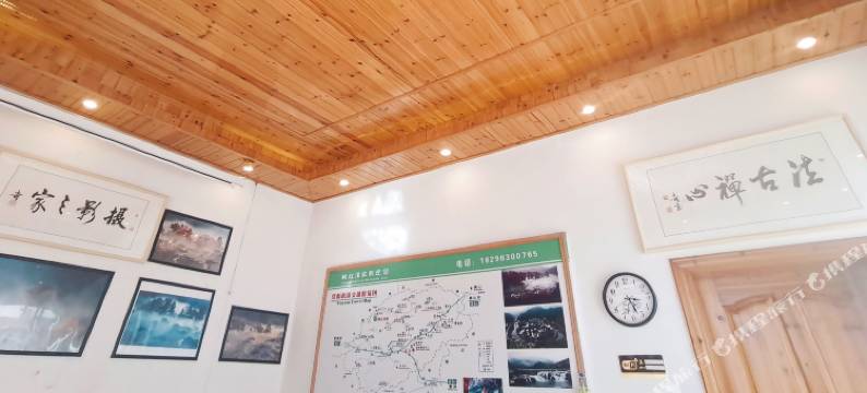 婺源石城枫红酒家图片