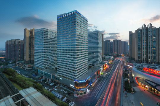 凯里亚得酒店(成都郫县高铁站蜀都万达广场店)预订价格,联系电话位置