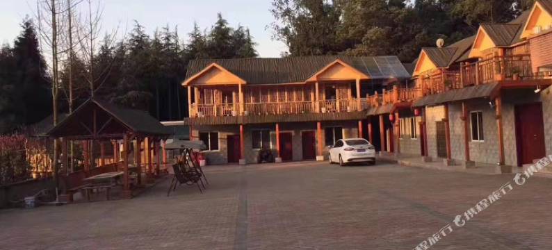 铁山坪东篱山庄图片