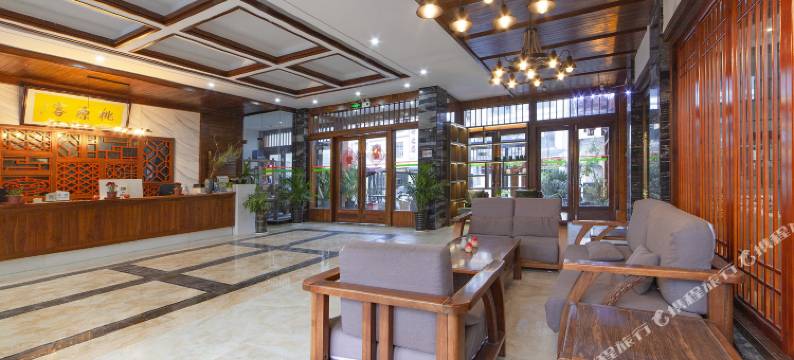 溪岸与山民宿图片